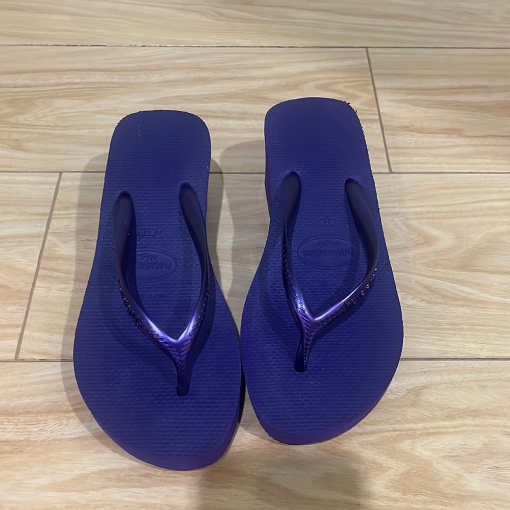 Havianas flip flops violet color